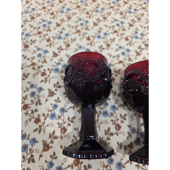 2- Avon Red Glass Goblets Thumbprint Grape Vine Wine Glasses Drinkware - Picture 2 of 6